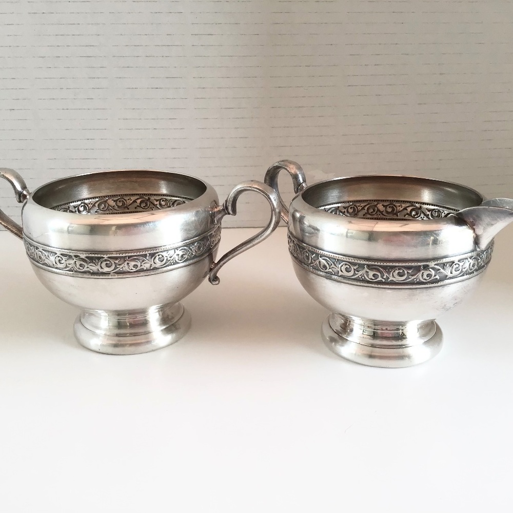 Vintage Viking Silver Plate Cream and sugar set Canada